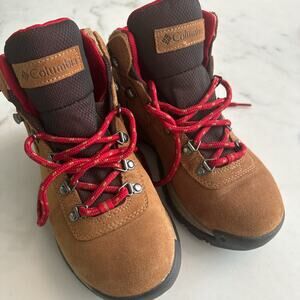 COLUMBIA WOMEN HIKING BOOTS